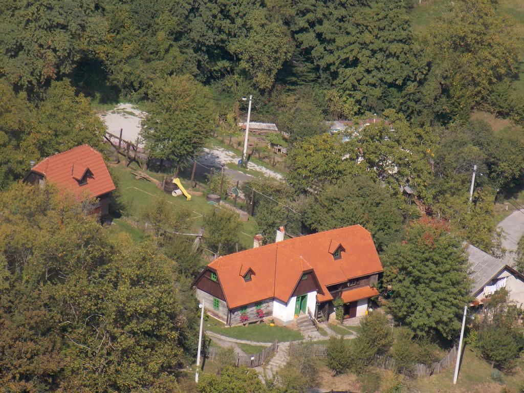 Apartmani Etno Kuca Pod Okicem Samobor Oda fotoğraf