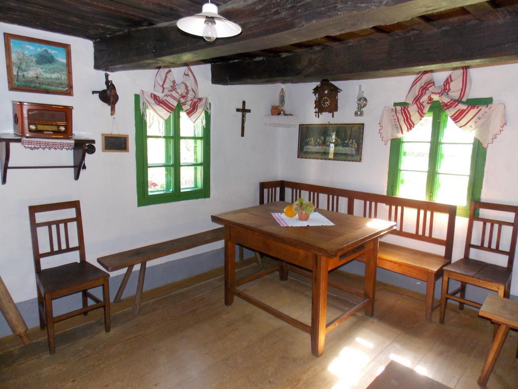 Apartmani Etno Kuca Pod Okicem Samobor Oda fotoğraf